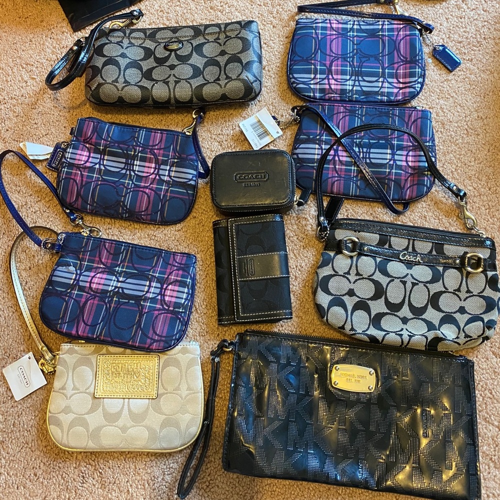 8 wristlets 1 wallet and one pill holder